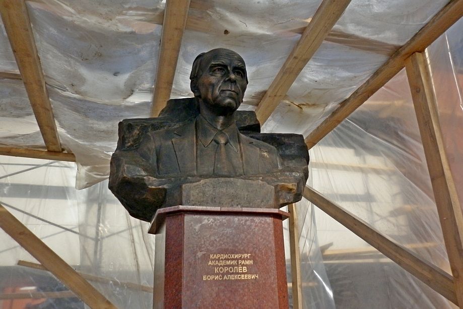 Памятник Борису Королеву гл.