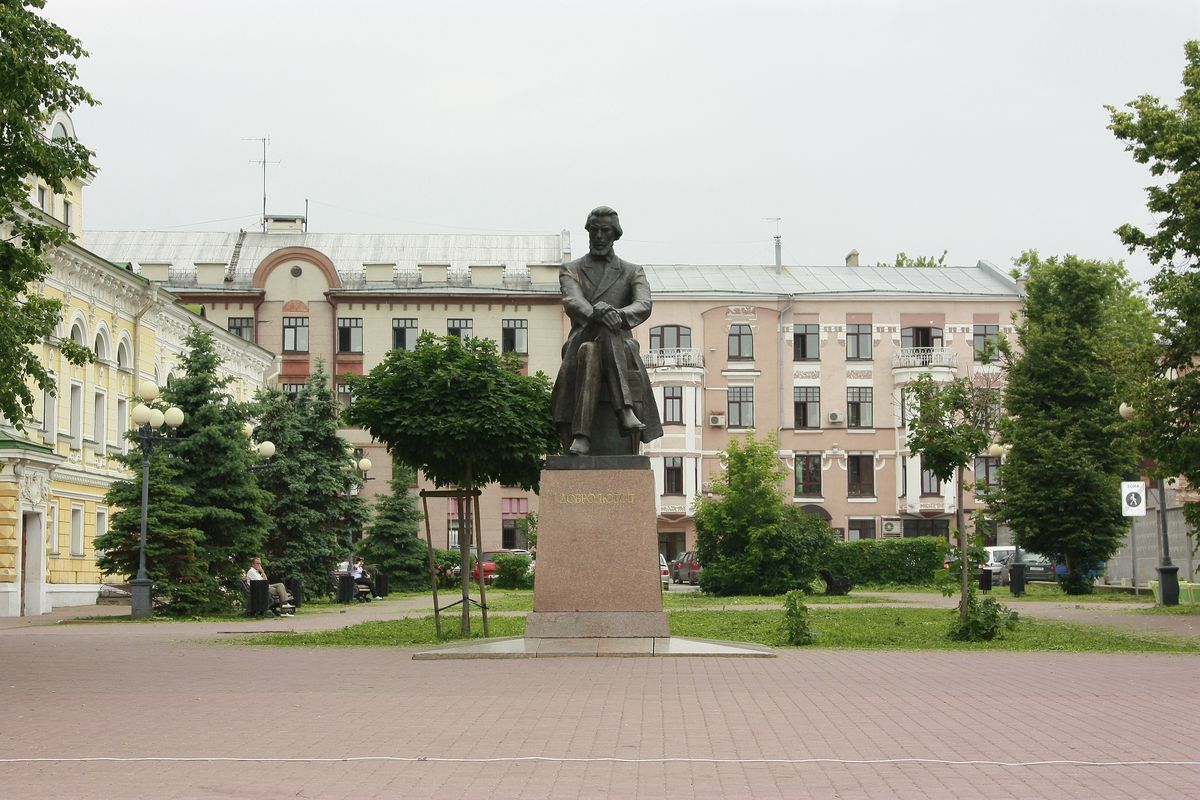 памятник добролюбову театральная площадь