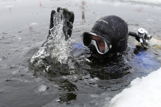 водолаз зима вода