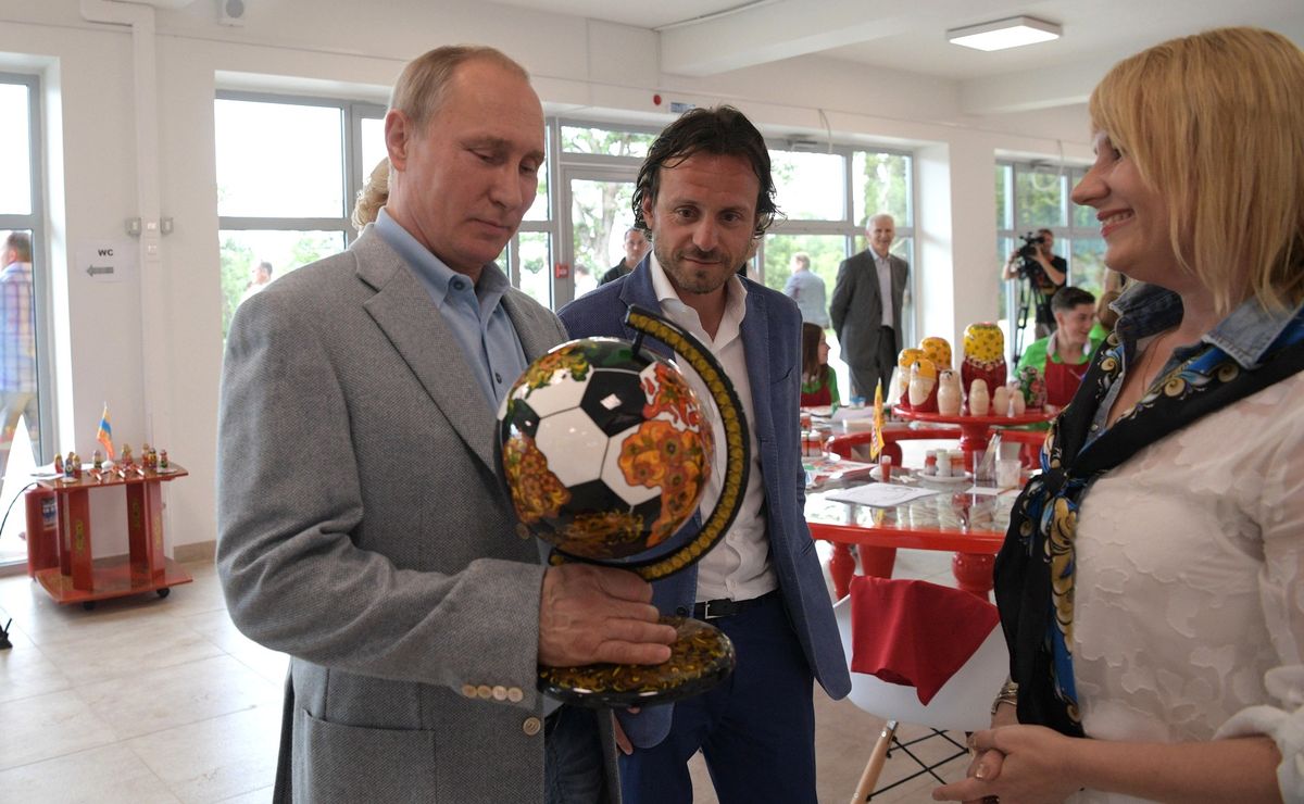 Путин Артек Глобус-мяч