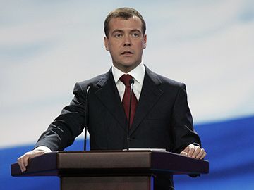 Медведев выступает