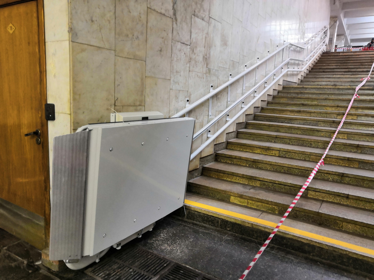 Подъемник для инвалидов установили на станции метро «Парк культуры»