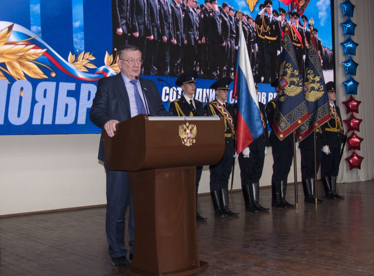 Лучшие сотрудники нижегородской академии МВД получили благодарственные письма Гордумы Лучшие сотрудники нижегородской академии МВД получили благодарственные письма Гордумы