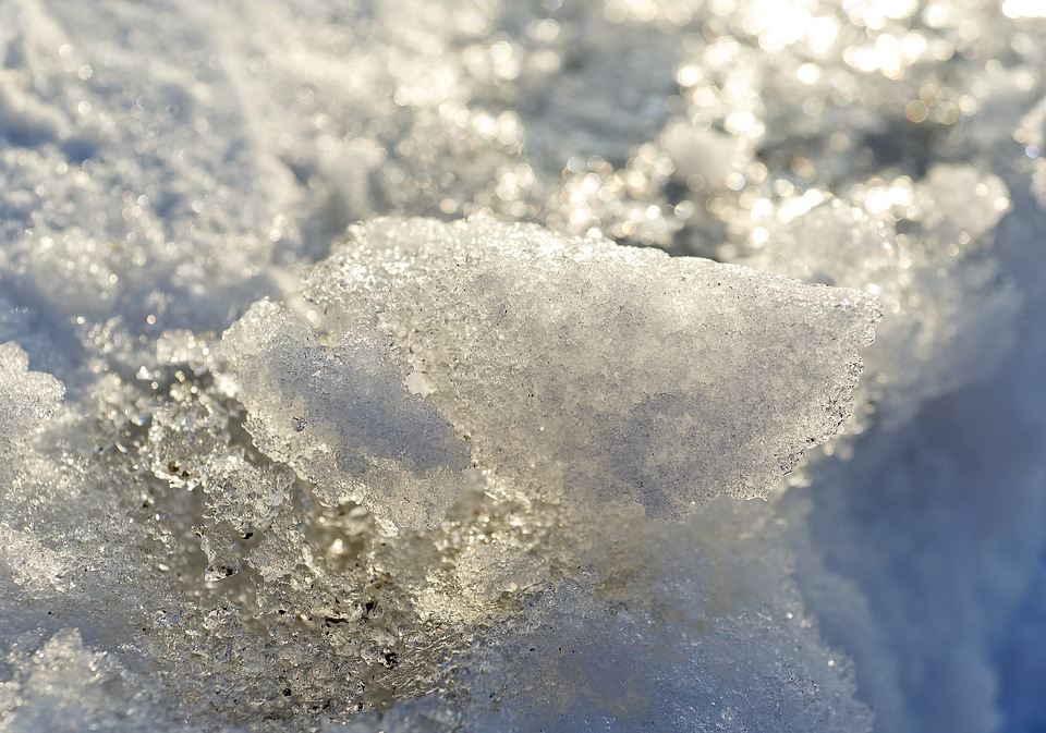 Более 2 тысяч кубометров снега и льда вывезено с территории Канавина в выходные