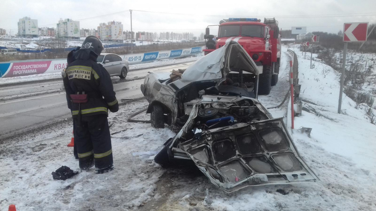 ВАЗ влетел в грузовик в Богородском районе: погиб водитель