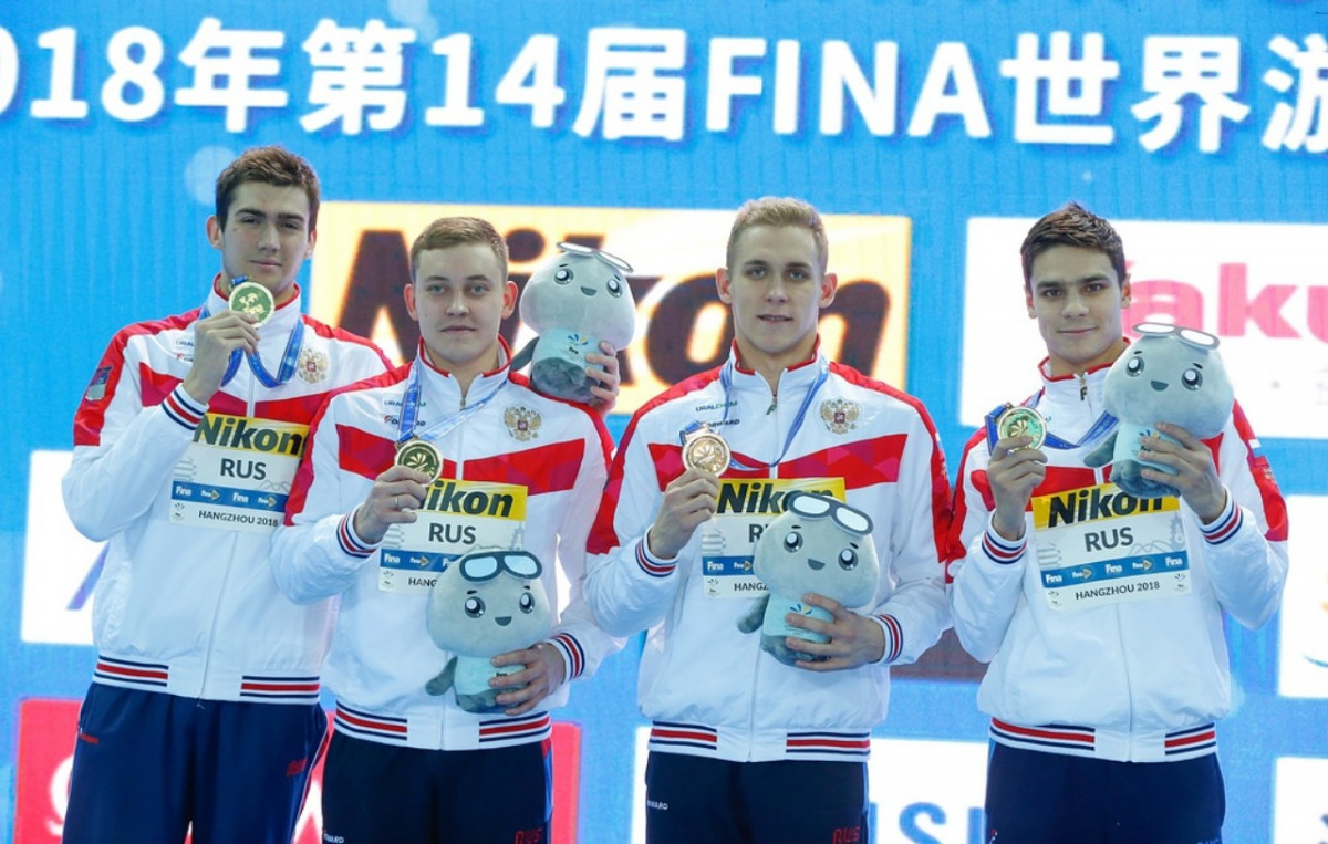 Глеб Никитин поздравил Олега Костина с полным комплектом наград на чемпионате мира по плаванию на короткой воде