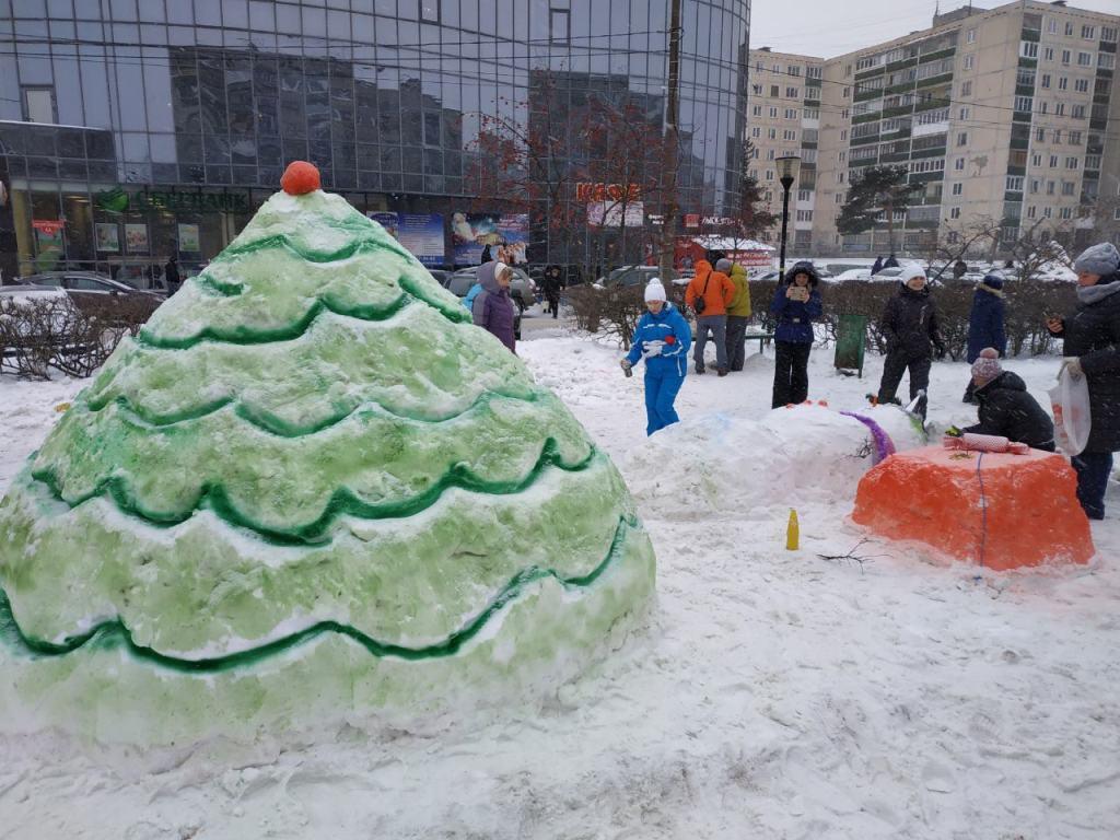 Елочные комплексы Сормовского района теперь дополнены снежными городками