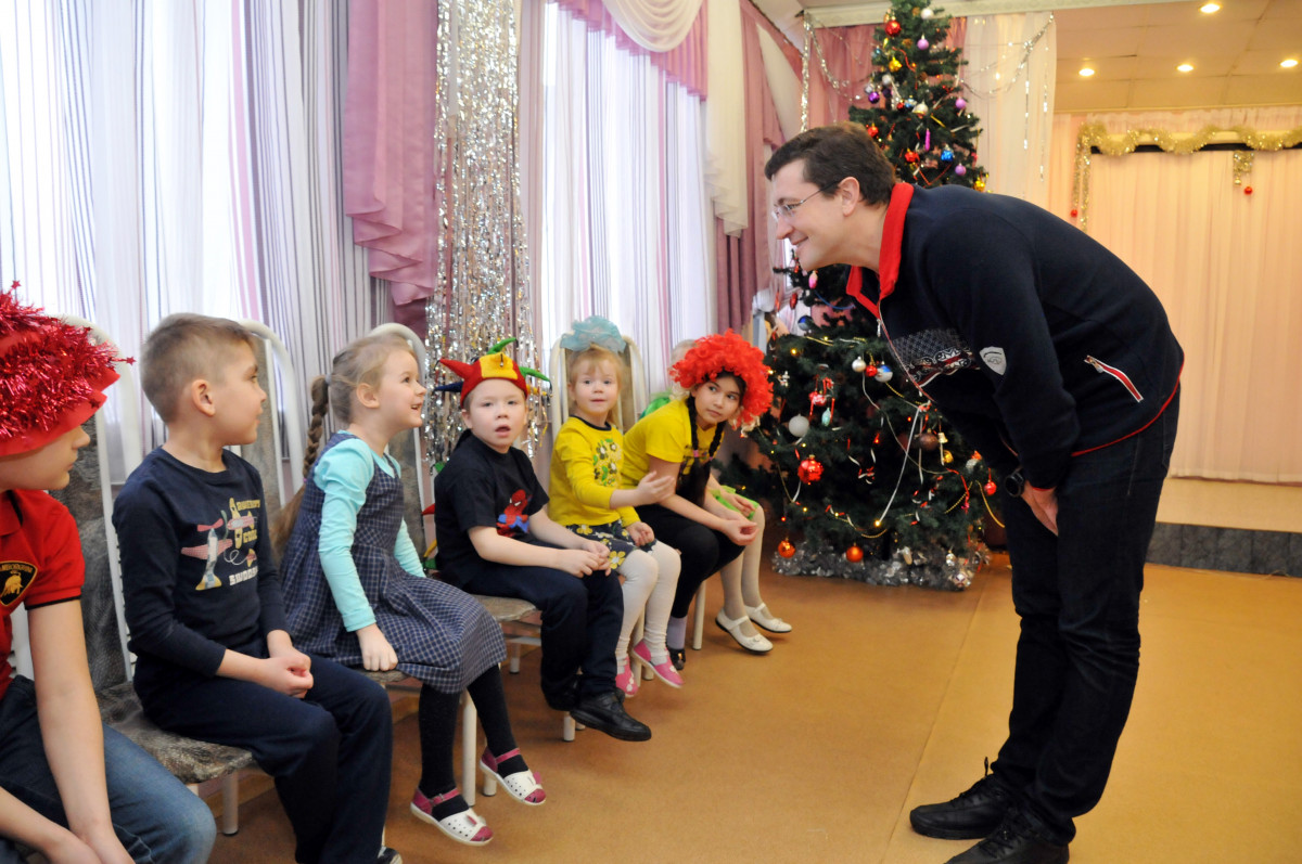 Глеб Никитин поздравил с праздниками ребят из детского центра «Солнышко»