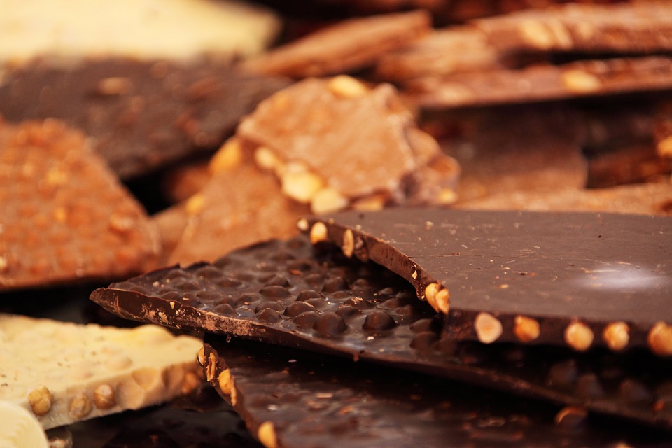 Житель Дзержинска украл десять плиток шоколада, после чего скрылся на автомобиле