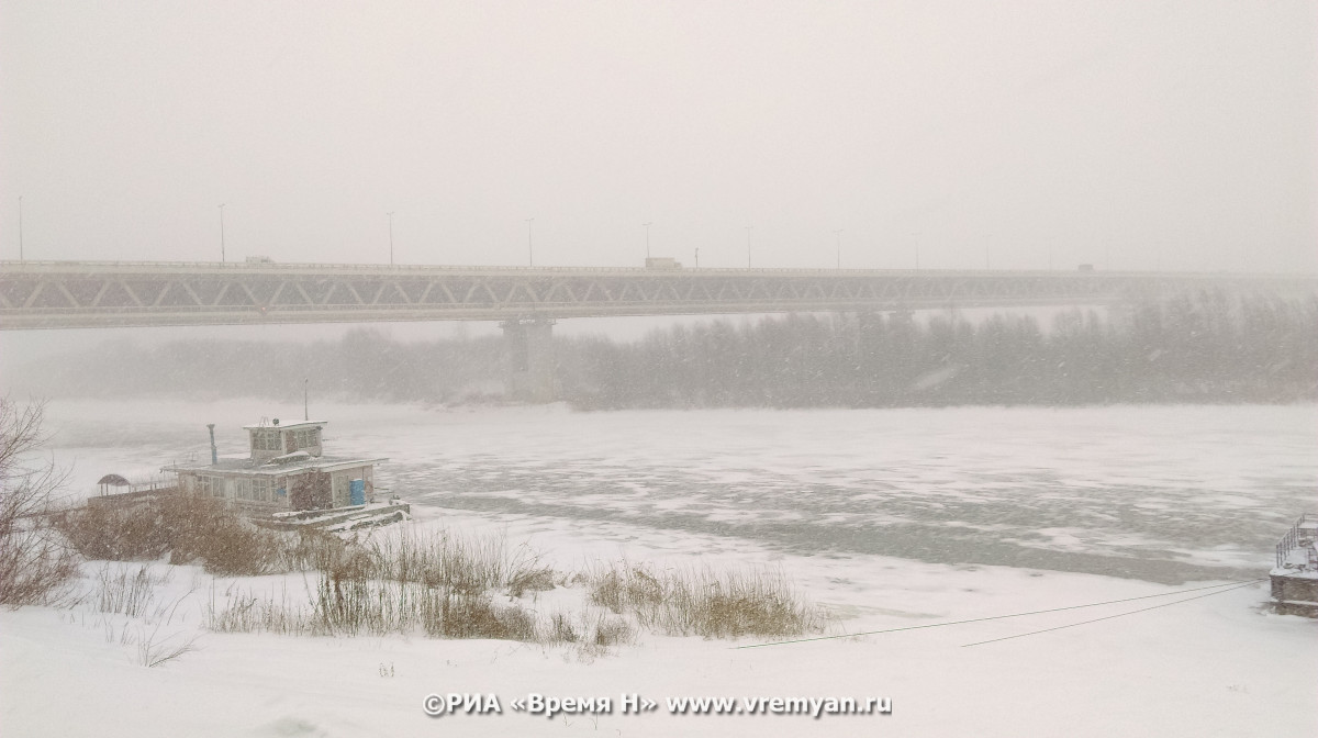 «Пешком быстрее»: Нижний Новгород накрыла вторая волна снегопада