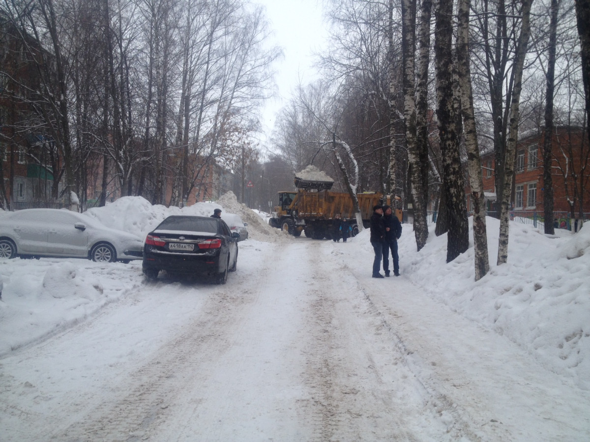 Меньше суток понадобилось на уборку снега во дворе дома № 2 в микрорайоне «Щербинки-1»
