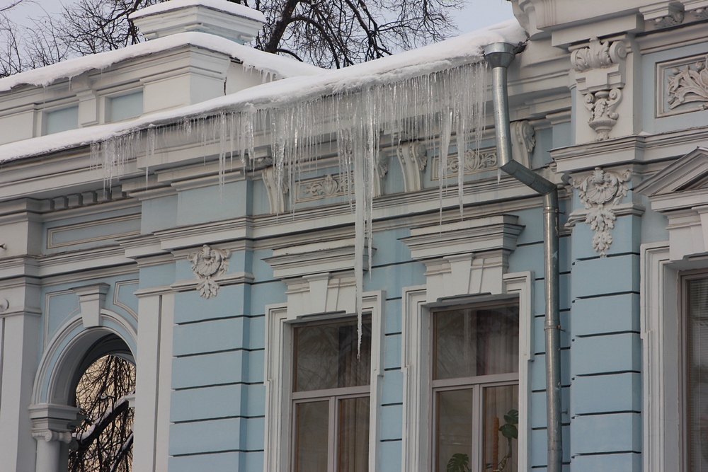 Владимир Панов поручил срочно очистить от снега и льда все крыши в Нижнем Новгороде