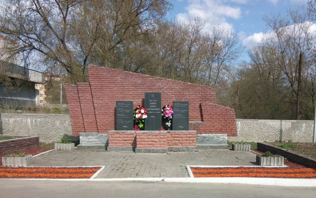 Мемориальному комплексу героям ВОВ в Кулебаках вернули оригинальный цвет