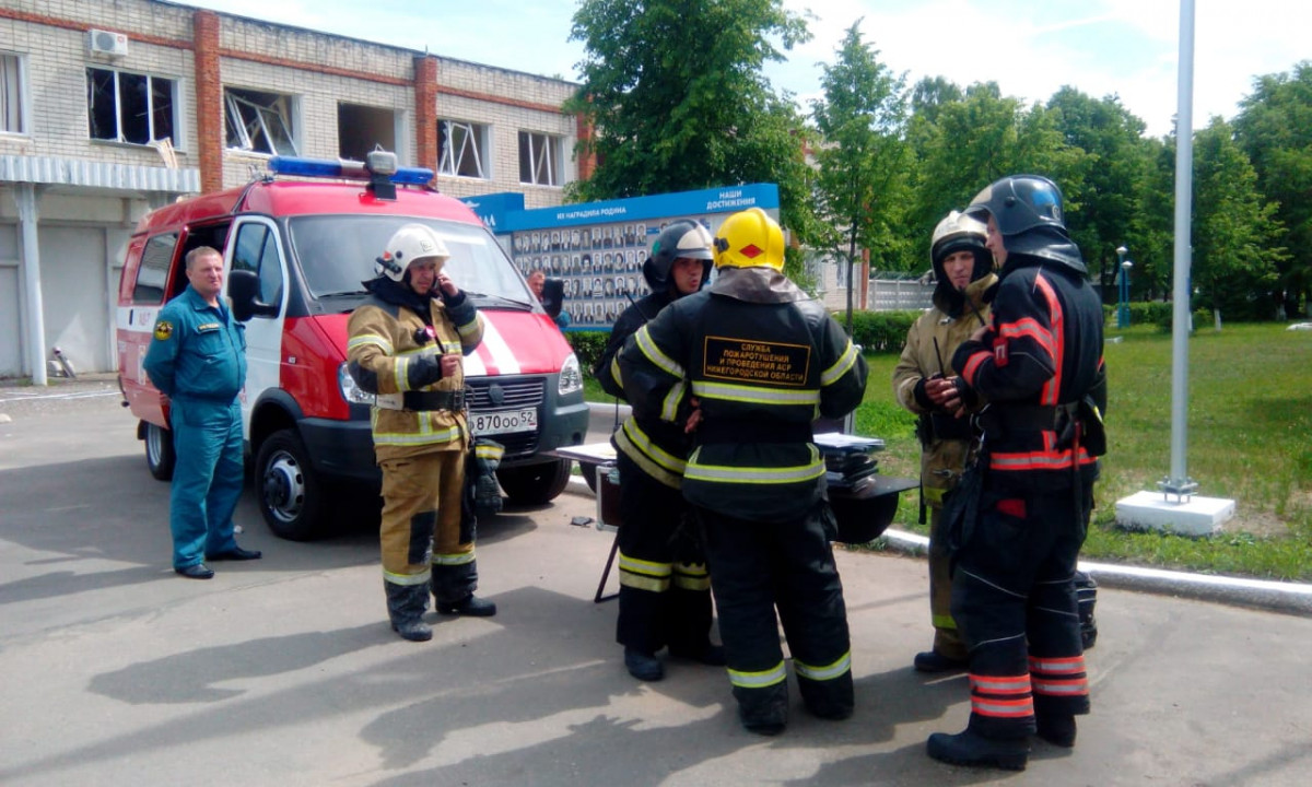 Более 700 человек работают на месте взрывов в Дзержинске