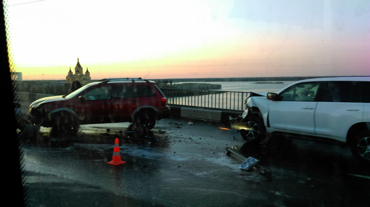 Три машины всмятку: крупное ДТП произошло на Канавинском мосту