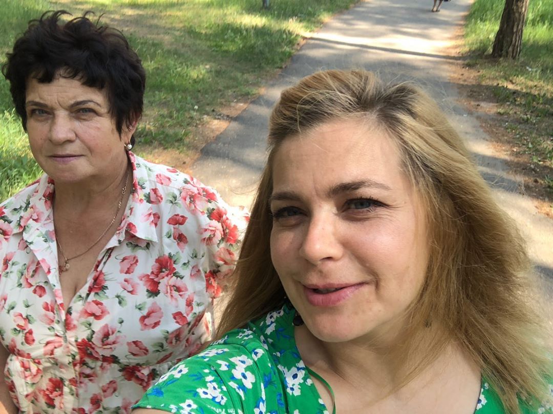 Фото: Ирина Пегова отдыхает в Выксе с мамой