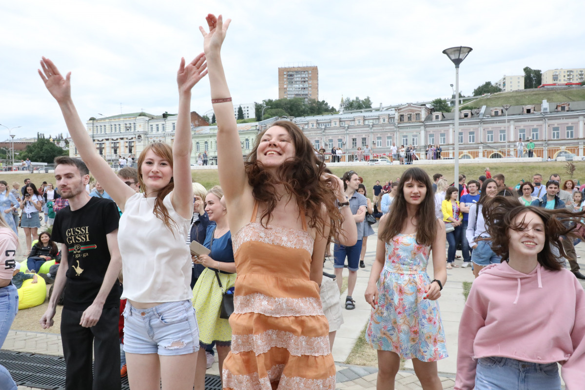 Интерактивная площадка «800 до 800» открылась на Нижневолжской набережной в День России