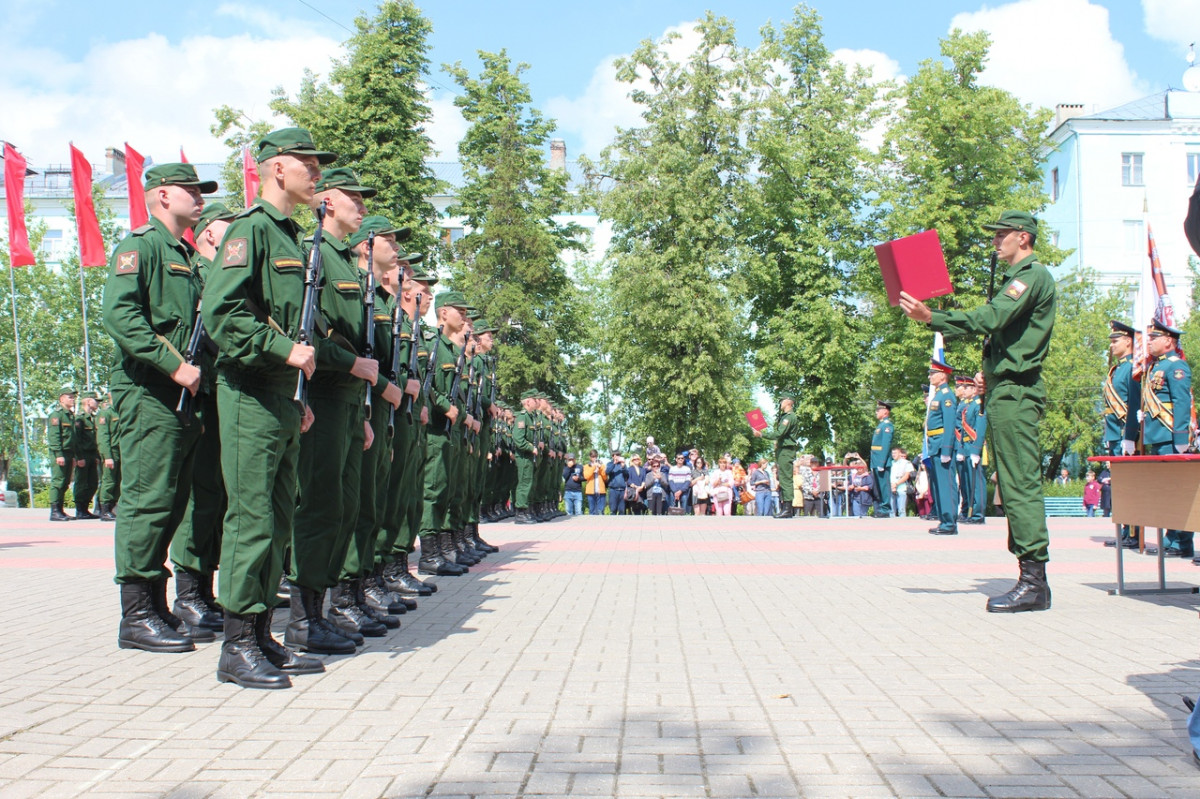 Молодые военные принесли присягу в Дзержинске