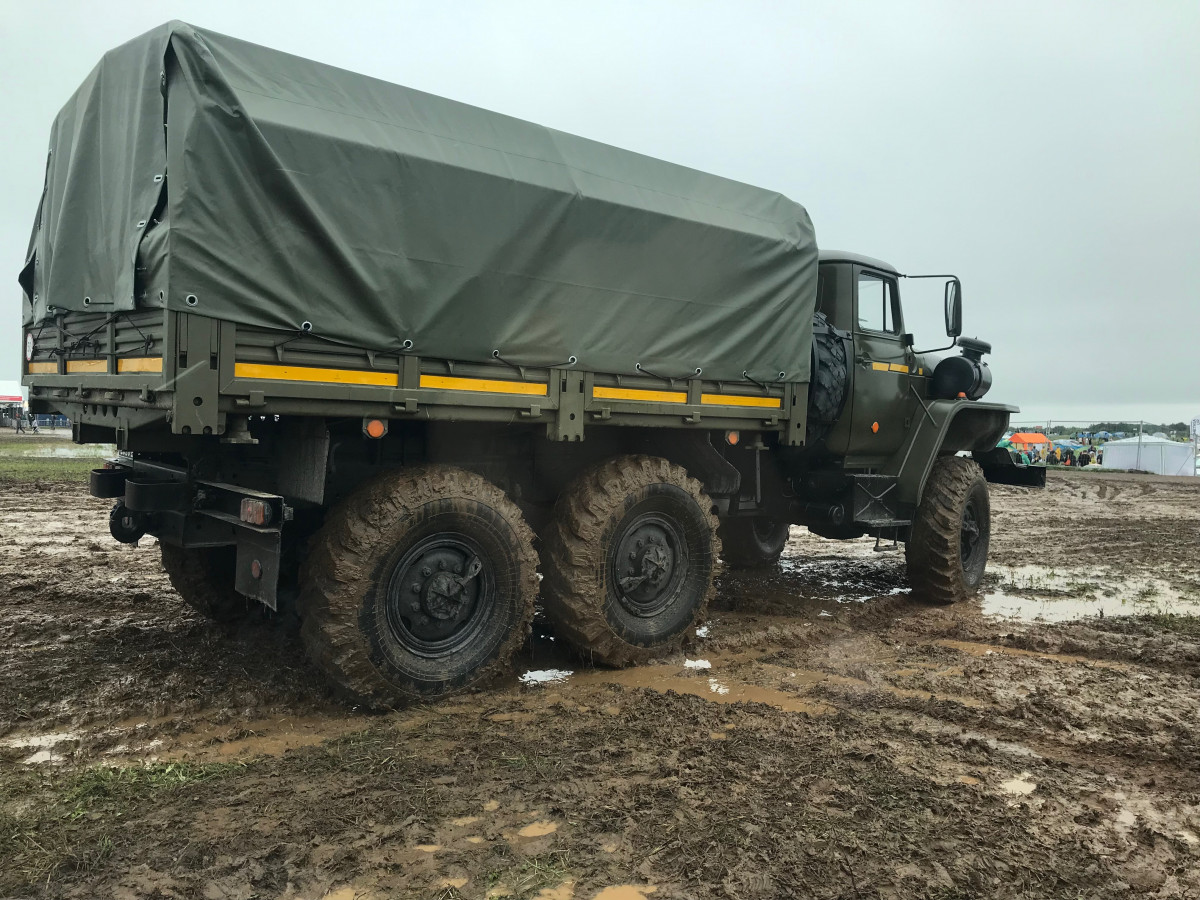 Росгвардейцы спасали автолюбителей из «грязевого плена» на AFP