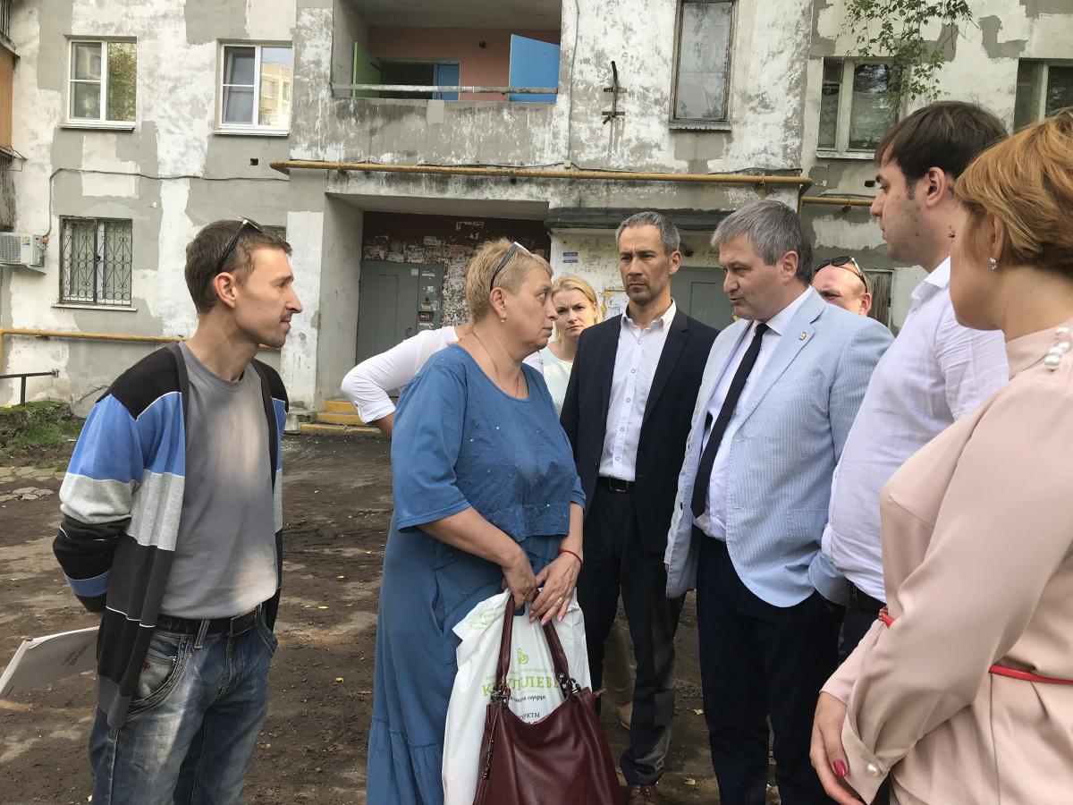 Укладку нового асфальта завершили во дворах на улице Ковалихинской в Нижнем Новгороде