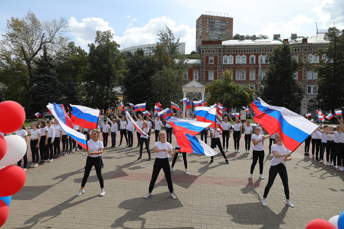 Межнациональный хоровод объединил людей на площади Маркина
