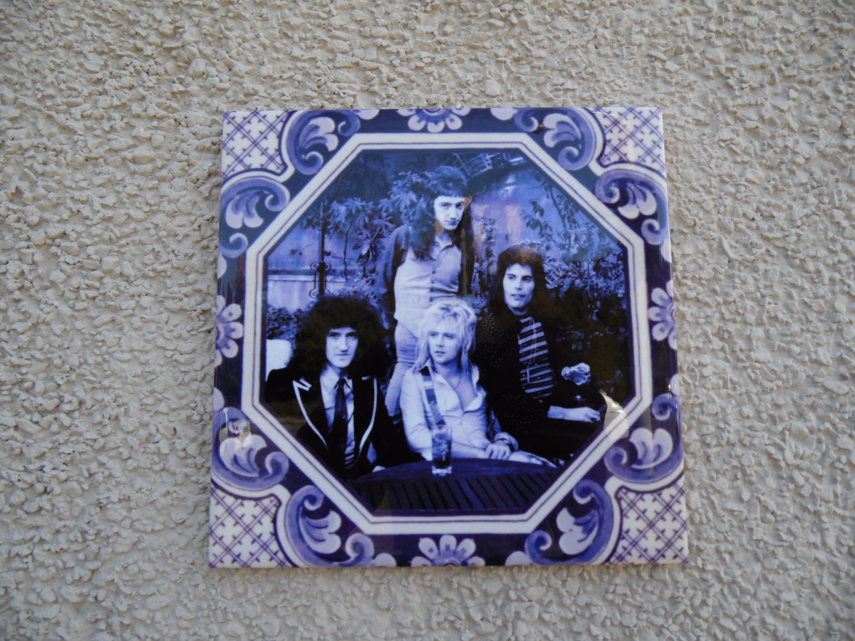 Арт-объект с изображением группы «Queen» появился на улице Ильинской