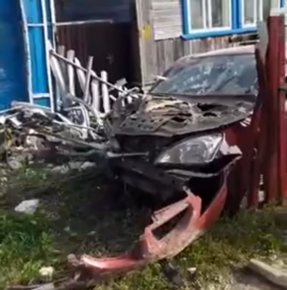 Пьяный водитель иномарки протаранил дом в Арзамасе