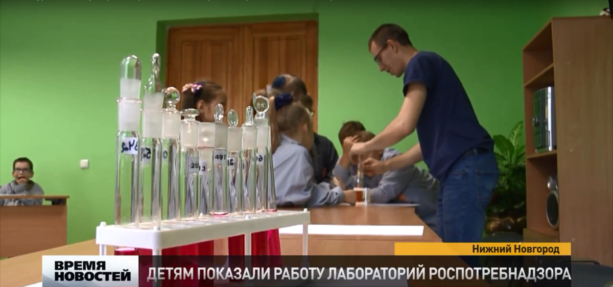 Нижегородские школьники попробовали поработать в лабораториях Роспотребнадзора