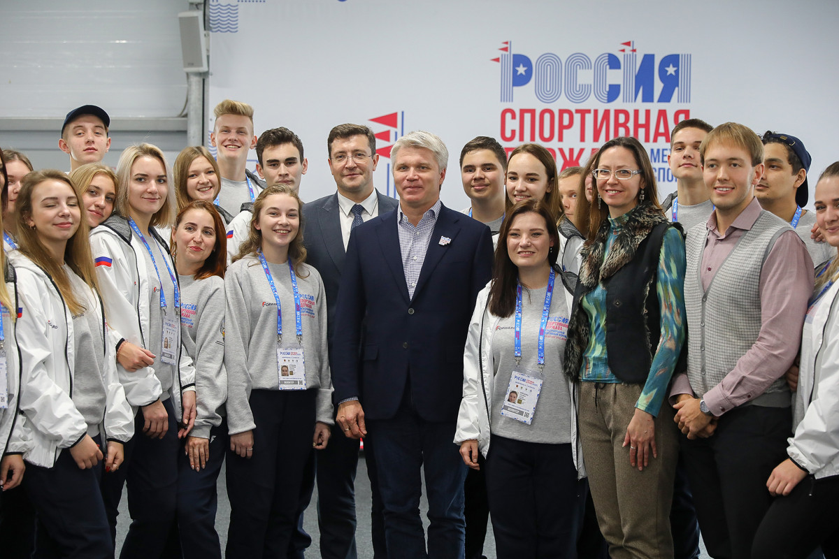 Павел Колобков и Глеб Никитин встретились с волонтёрами форума «Россия -спортивная держава»