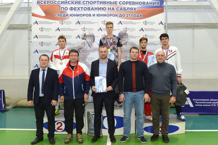 Кирилл Тюлюков победил на соревнованиях по фехтованию на саблях среди юниоров до 21 года