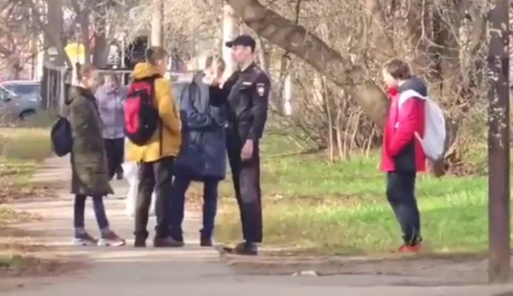 Нижегородский пранкер в полицейской форме приставал к горожанам