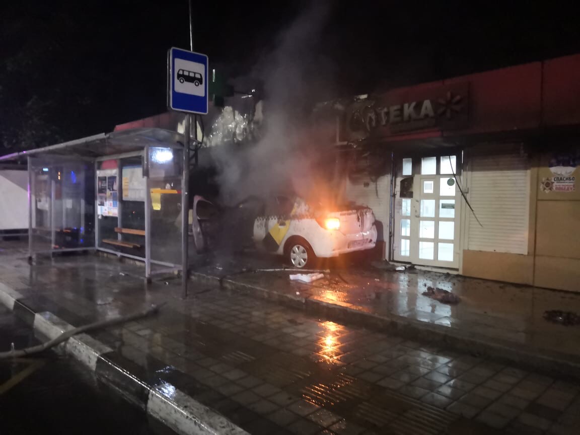 Нижегородский полицейский попал под колеса такси в Адлере