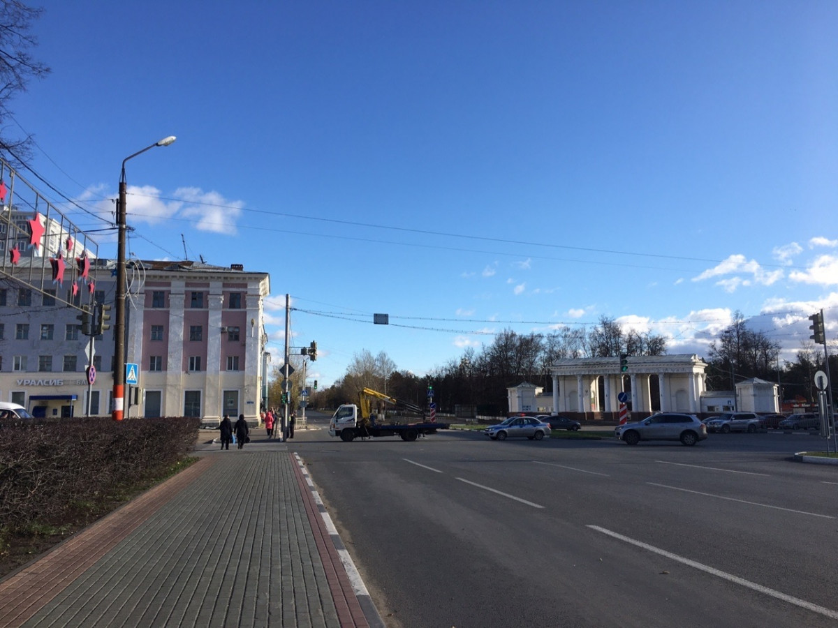 Улицу в Дзержинске перекрыли из-за сорванной крыши