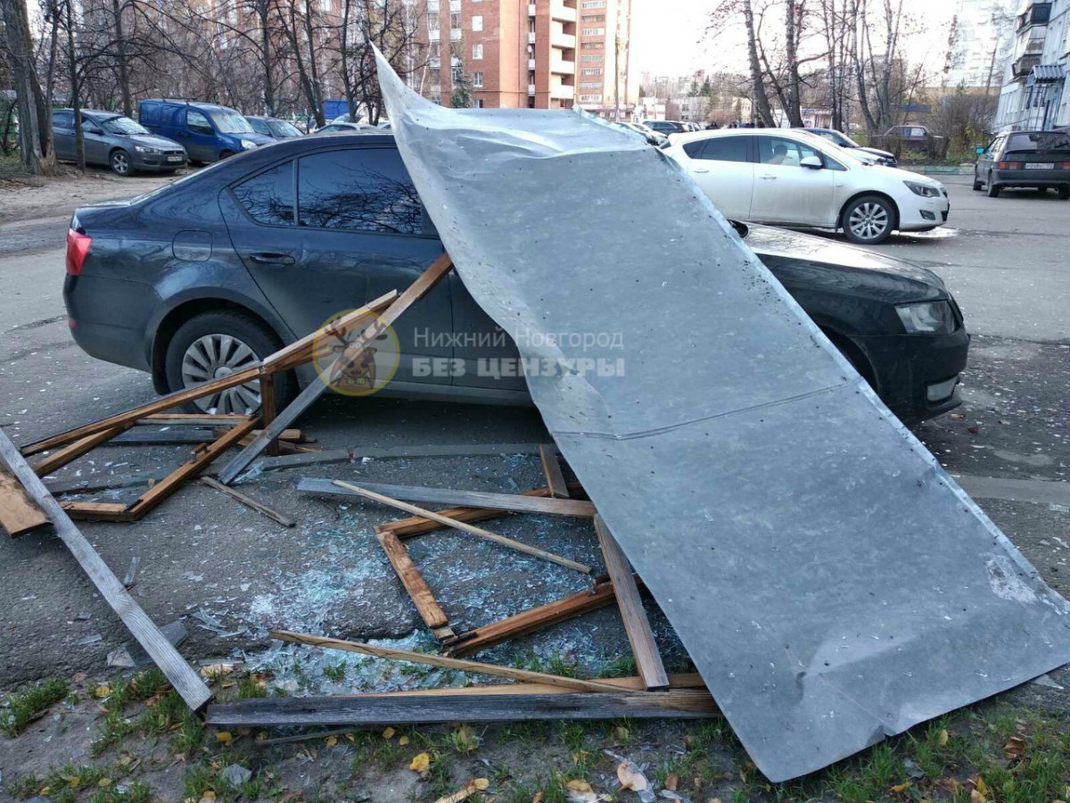 Балкон рухнул на иномарку в Автозаводском районе