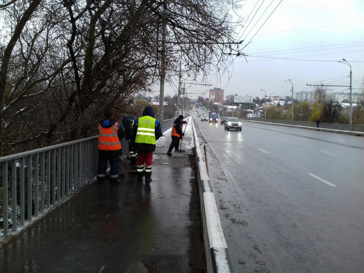 Дорожники приступили к очистке Советского района Нижнего Новгорода от снега