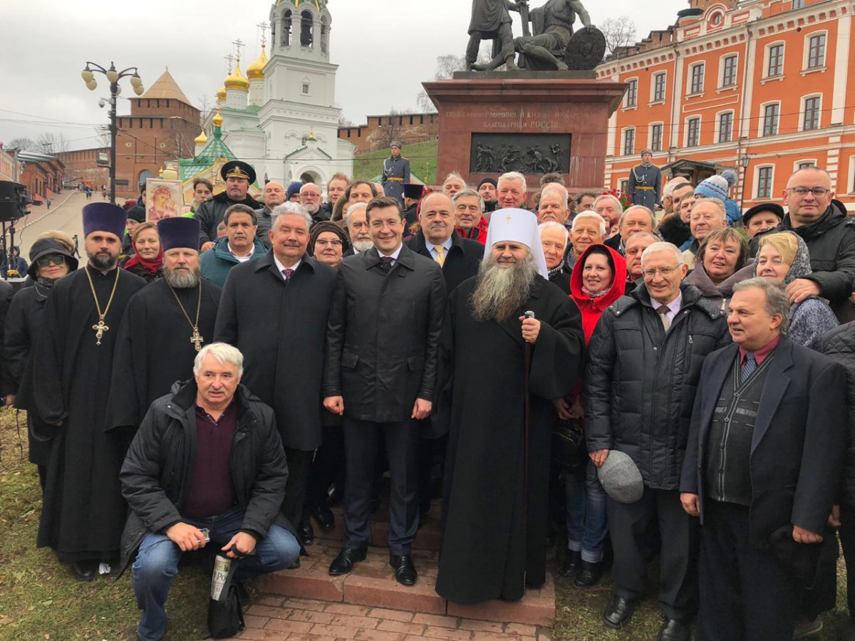 Глеб Никитин возложил цветы к памятнику Минину и Пожарскому в Нижнем Новгороде