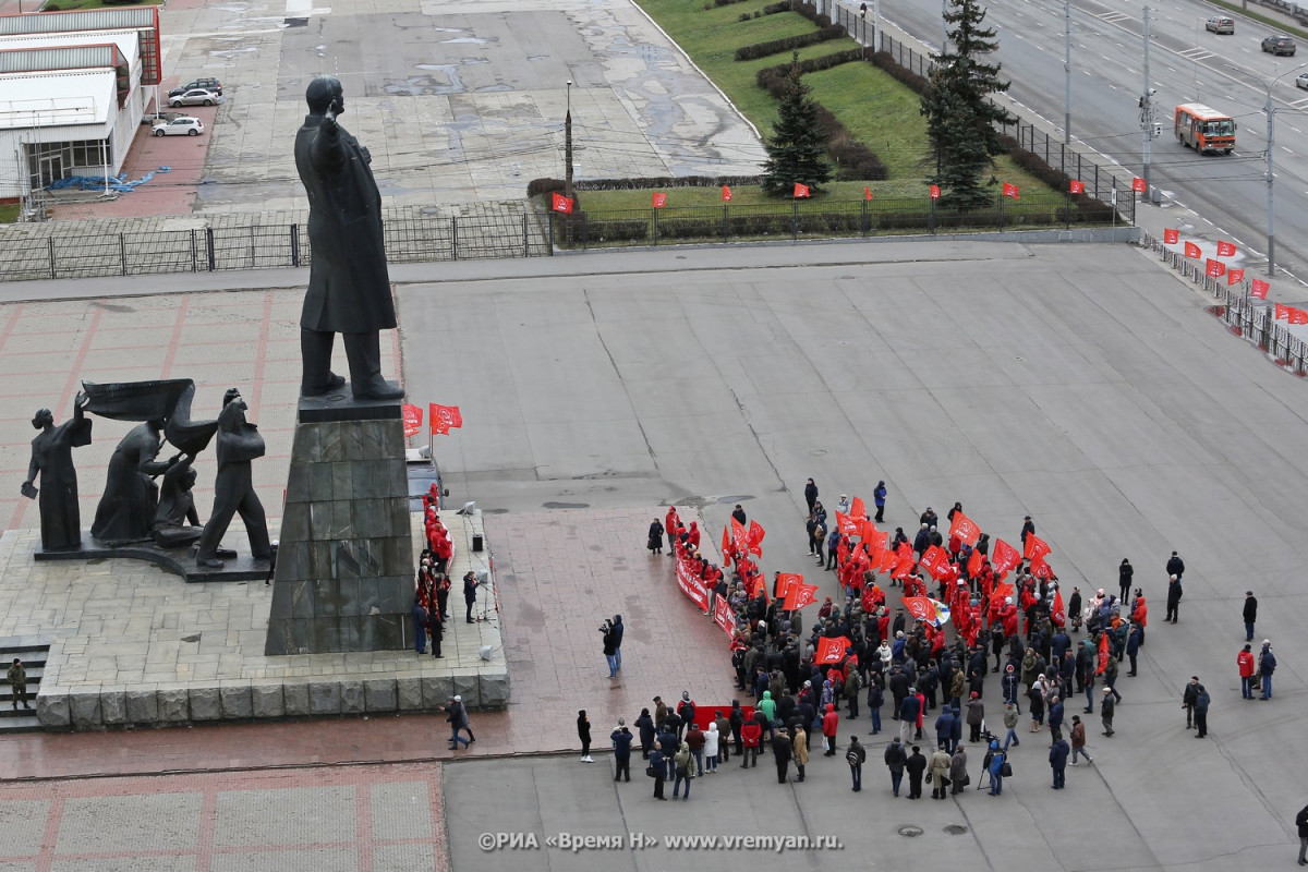 Праздничное шествие состоялось в Нижнем Новгороде 7 ноября