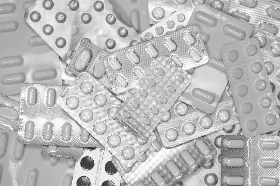Почти 2 тысяч упаковок поддельных лекарств изъяли в аптеке в Автозаводском районе