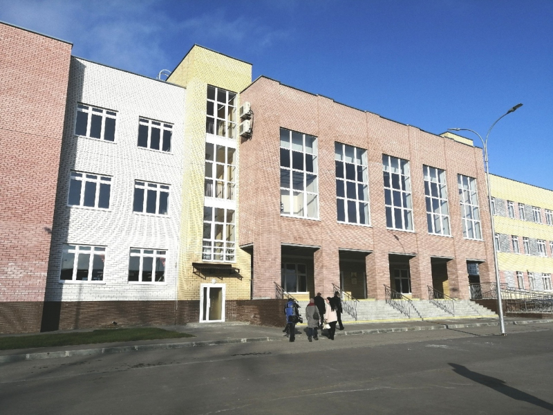 Новую школу на 900 мест сдали в поселке Гидроторф