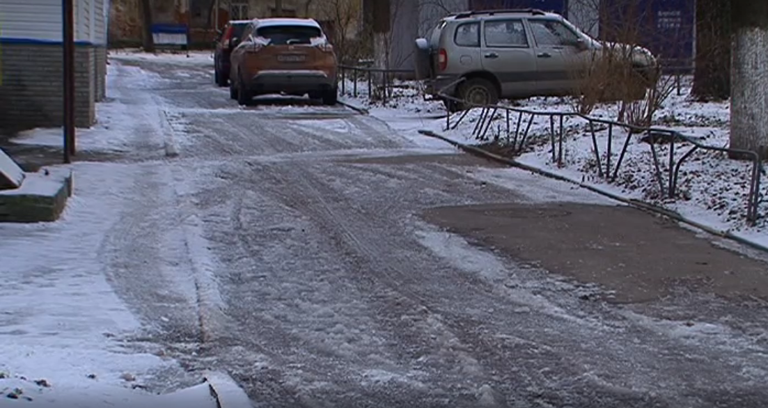 Администрация: нижегородские ДУКи не справились с снегопадами в первые дни зимы