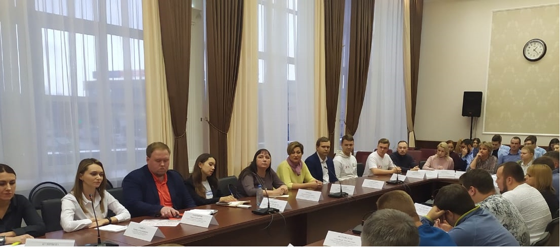 Волонтеры поделились опытом работы на встрече с главой Дзержинска