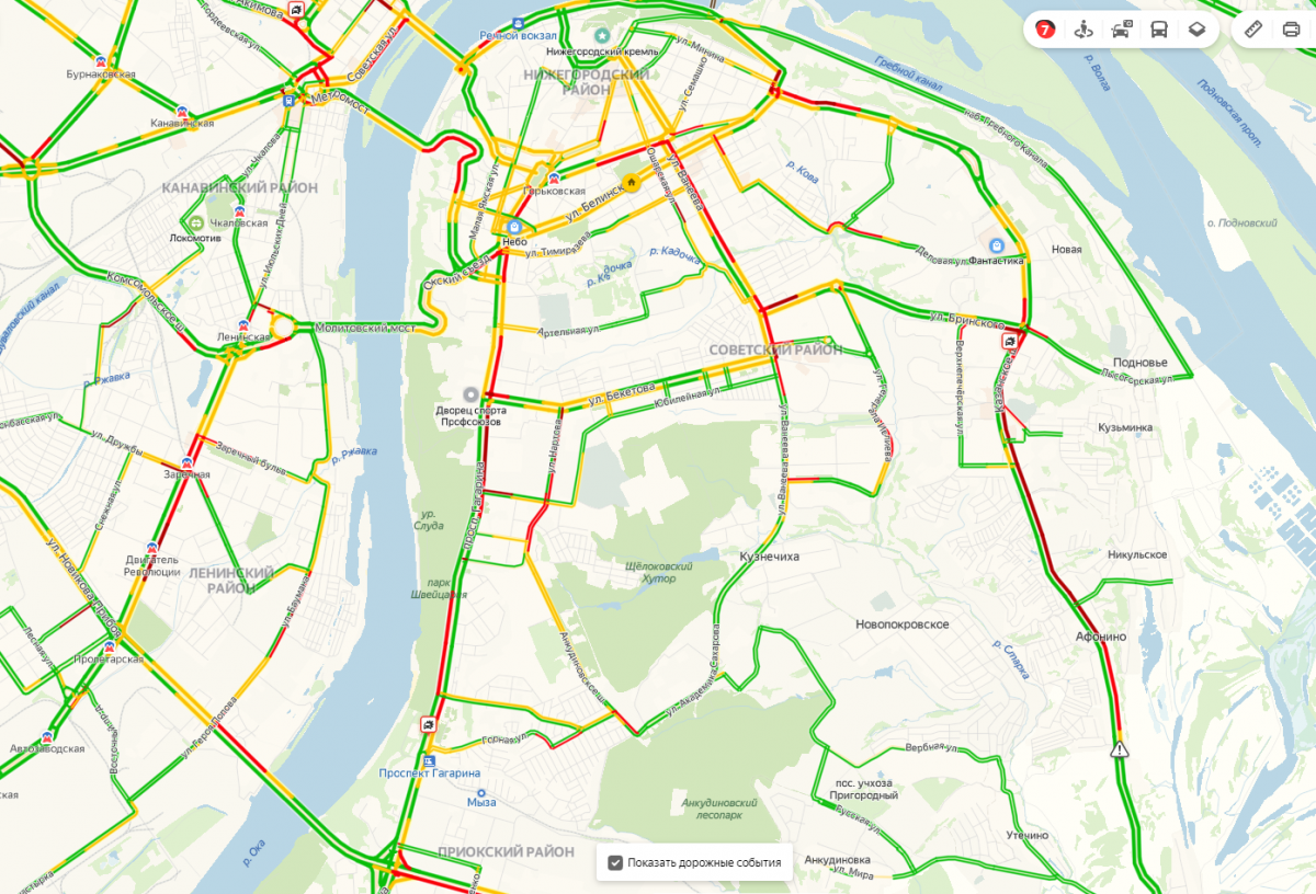 Многокилометровые пробки сковали Нижний Новгород утром 5 декабря