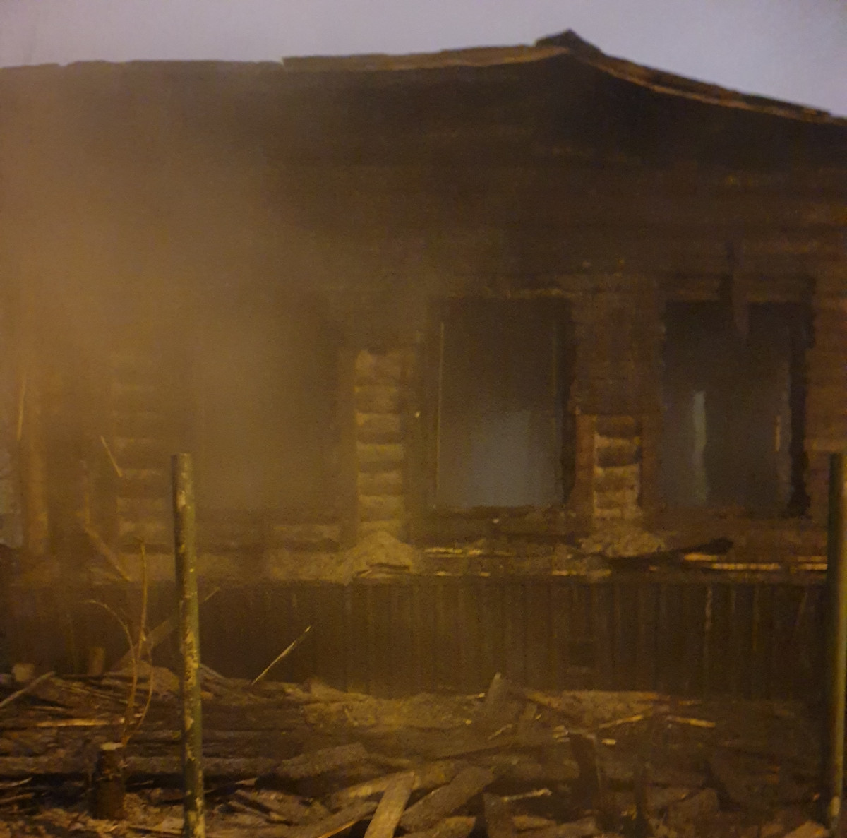Частный дом обгорел на улице Грубе в Нижнем Новгороде