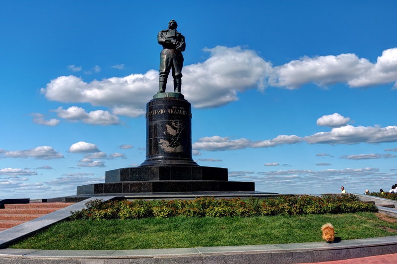 Памятники Чкалову, Боголюбову и Добролюбову в Нижнем Новгороде отреставрируют за 4,6 млн рублей