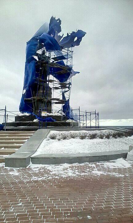 Памятник Валерию Чкалову в Нижнем Новгороде стал арт-объектом