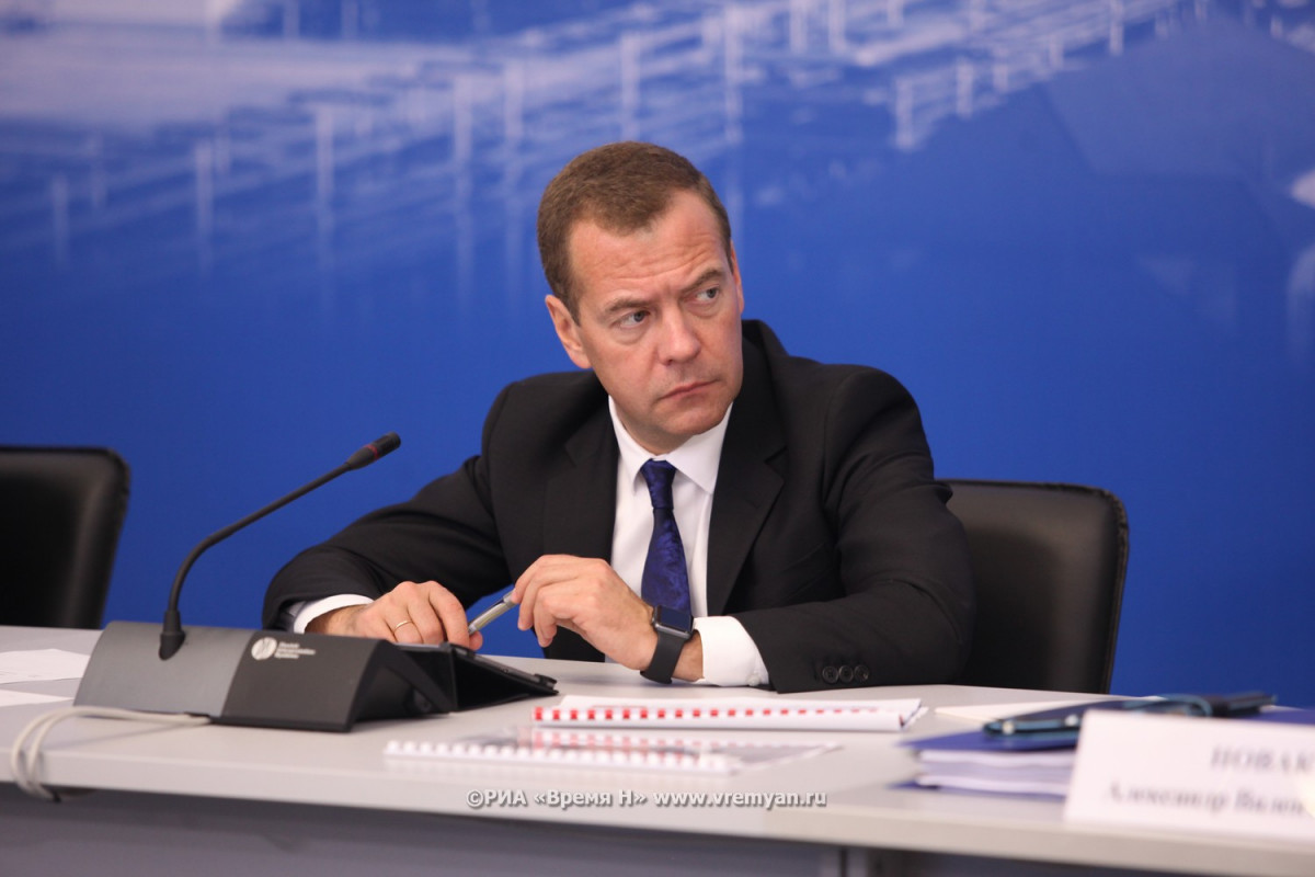 Дмитрий Медведев потребовал пресечь незаконную продажу «Снюса»