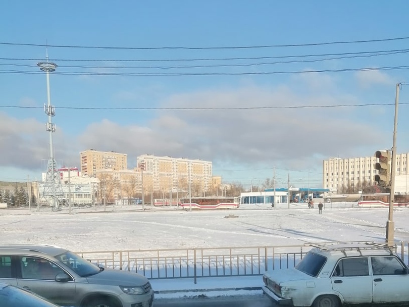 Трамваи встали на Комсомольской площади утром 23 января