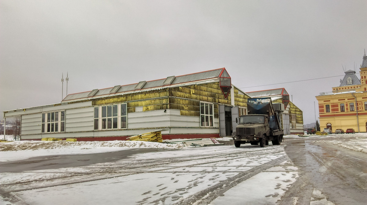 Демонтаж третьего павильона начался на Нижегородской ярмарке