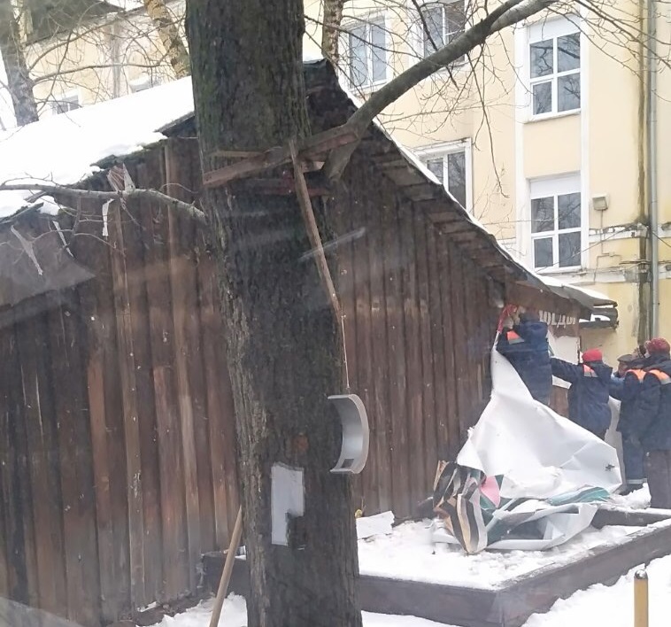 Сараи на улице Искры, где висели баннеры в честь Дня победы, снесут