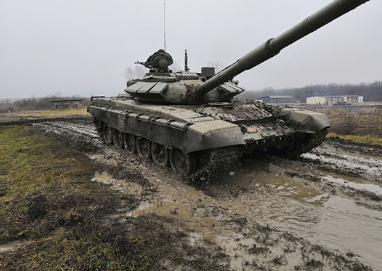 Солдаты в Мулино учились экстремальному вождению танков